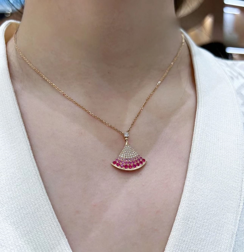 Bv1g*ai necklaces